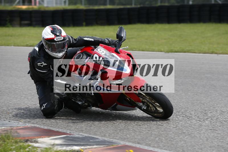 /Archiv-2024/29 12.06.2024 MOTO.CH Track Day ADR/Gruppe gelb/29